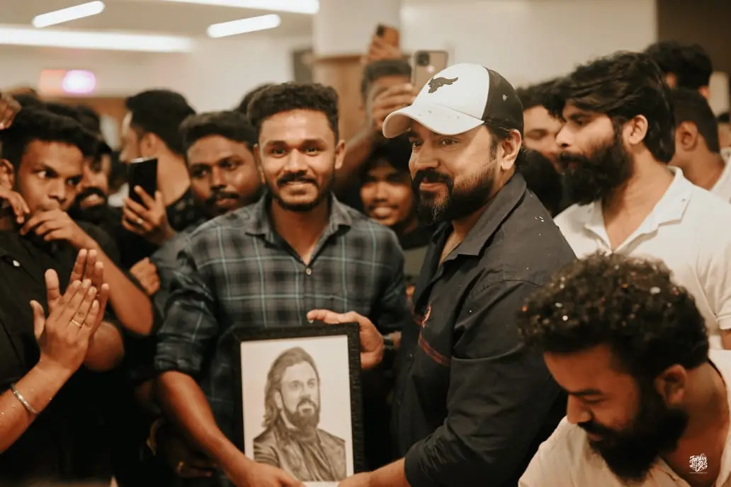 കൊല്ലം പാരിപ്പള്ളി രേവതി തിയേറ്ററിൽ നടന്ന പടവെട്ട് വിജയാഘോഷത്തിൽ നിവിൻ പോളി