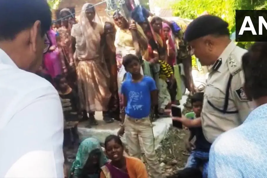 യുവതിയെ ശല്യംചെയ്തെന്ന് ആരോപിച്ച് ദളിത് യുവാവിനെയും മാതാപിതാക്കളെയും വെടിവെച്ചു കൊന്നു