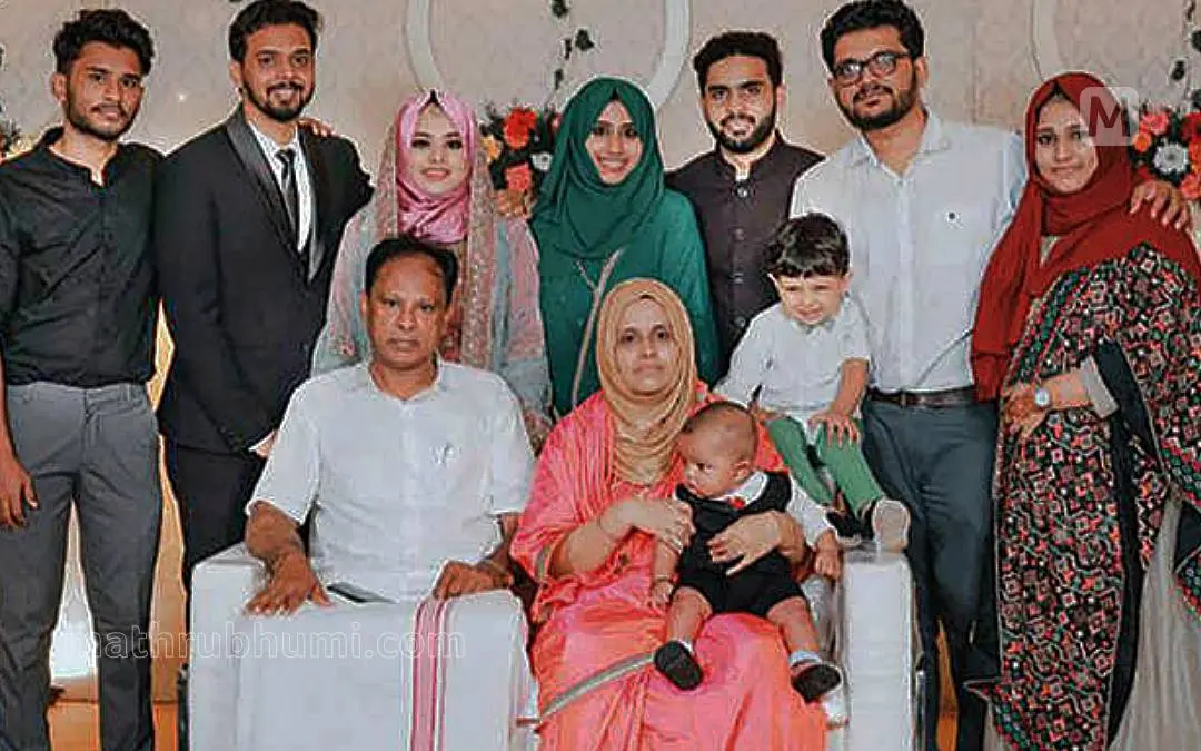 ബാപ്പുട്ടിയും ഭാര്യ മാസിതയും ഡോക്ടര്മാരായ മക്കളും മരുമക്കളും