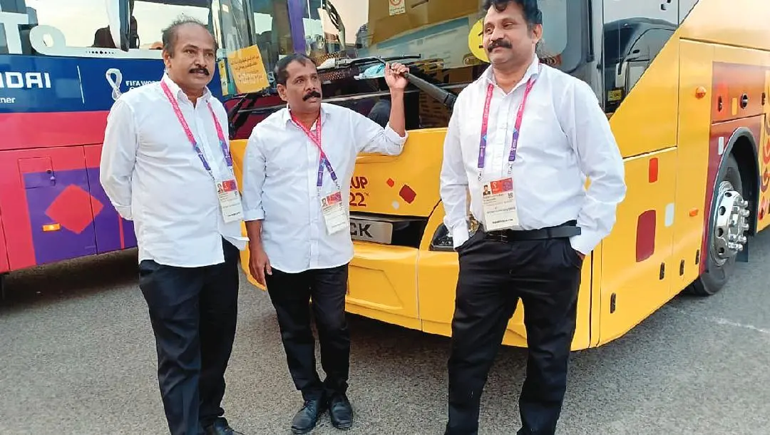 സുരേഷ് കുമാര്, സ്വാമിനാഥന്, മുഹമ്മദ് എന്നിവര് ലോകകപ്പ് ഡ്യൂട്ടിക്കിടയില് | ഫോട്ടോ: മാതൃഭൂമി