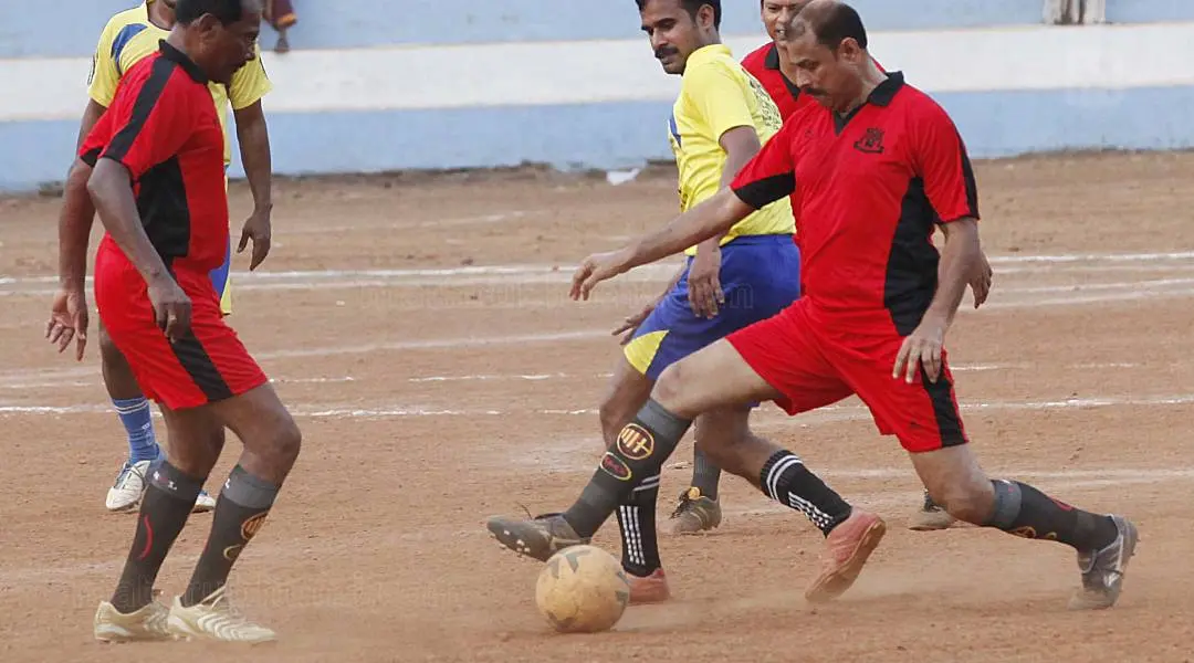 വിക്ടര് മഞ്ഞില ഫുട്ബോള് മാച്ചിനിടെ