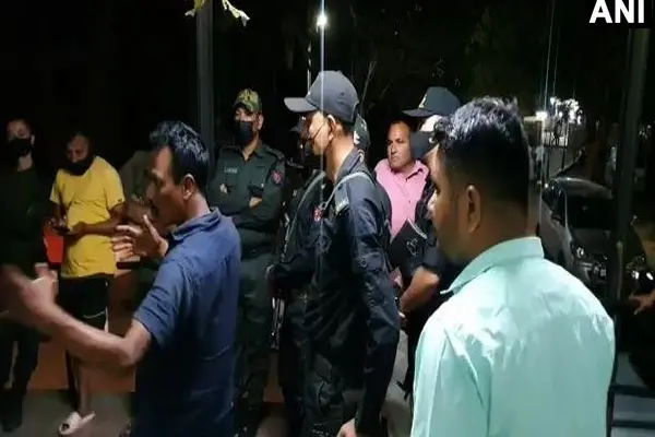 ഗുജറാത്തില് തിരഞ്ഞെടുപ്പ് ഡ്യൂട്ടിക്കെത്തിയ ജവാന്മാര് തമ്മില് സംഘര്ഷം; വെടിയേറ്റ് രണ്ട് മരണം