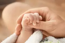 ശസ്ത്രക്രിയയിലൂടെ പുരുഷനായ ട്രാൻസ്ജെൻഡർ വ്യക്തിക്ക് കുഞ്ഞ് പിറന്നു