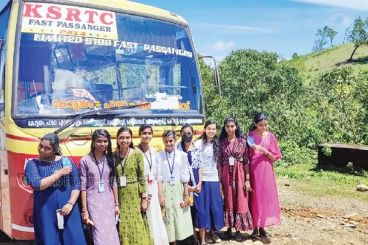 പരിശോധനകൾ കർക്കശമാക്കിയപ്പോൾ സ്വകാര്യ ടൂറിസ്റ്റ് ബസ് പിന്മാറി; കെഎസ്ആര്ടിസിയില് ഉല്ലാസയാത്ര