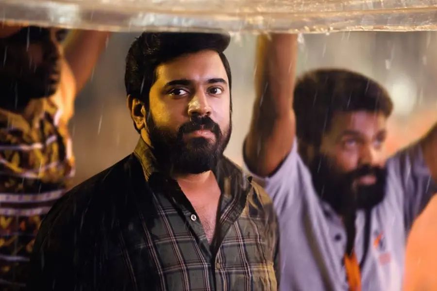 ആഘോഷമാക്കാന് ആരാധകര്; നിവിന് പോളിയുടെ 'പടവെട്ട്' ഒക്ടോബര് 21 ന് തിയേറ്ററുകളില്