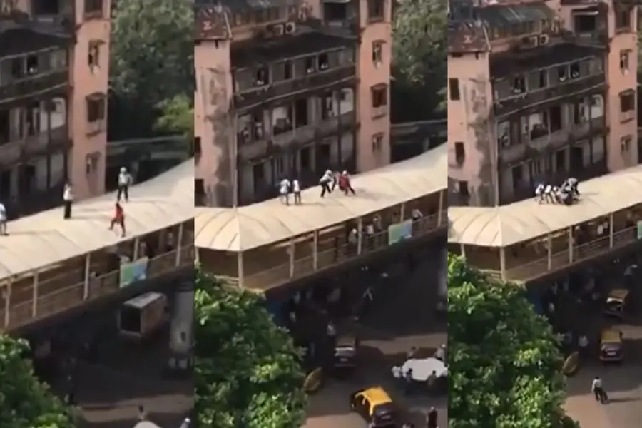 ആകാശപാതയുടെ മേല്ക്കൂരയില് കയറി യുവാവ്; രക്ഷപ്പെടുത്തി പോലീസ്, ലഹരി ഉപയോഗിച്ചതിന് കേസ് | VIDEO