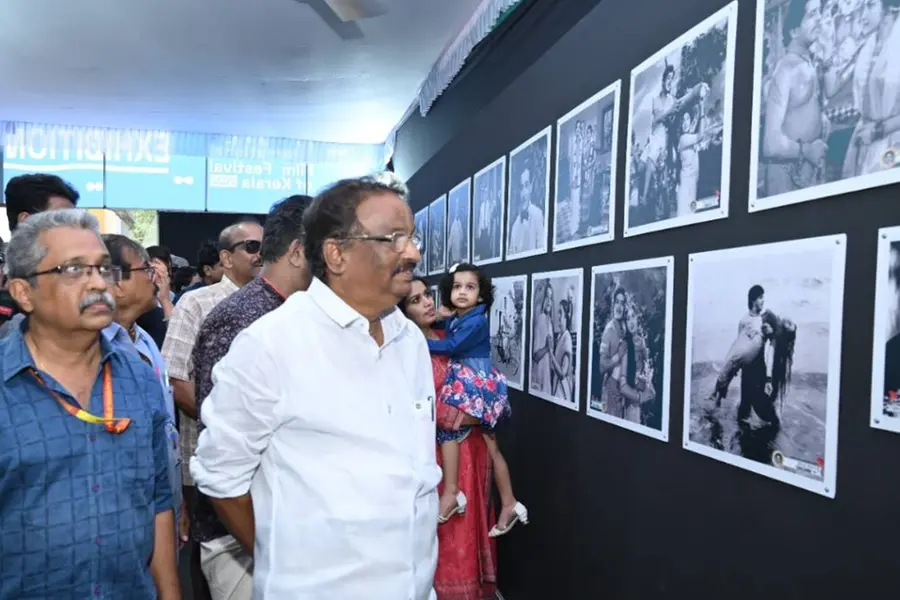 സിനിമയുടെ അണിയറയും സത്യൻ സ്മൃതിയുമായി ഫോട്ടോപ്രദർശനം തുടങ്ങി