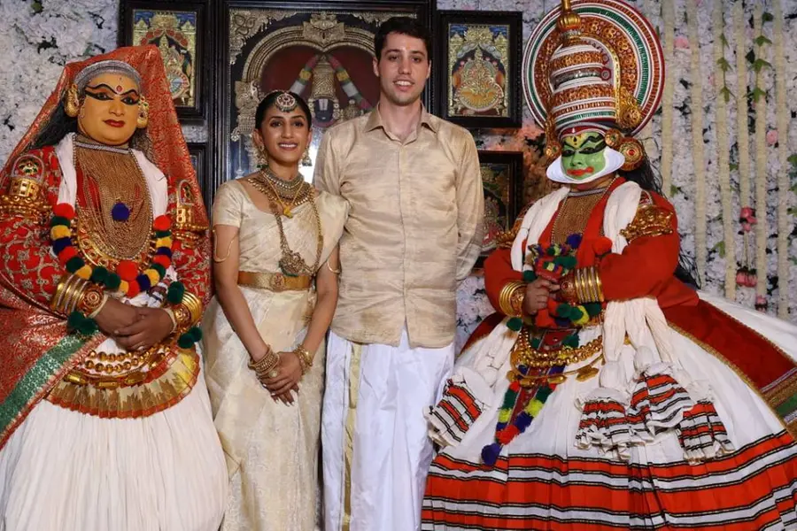 കേരളത്തിലെ കലാരൂപങ്ങളുമായി ബുര്ജ് ഖലീഫയില് ഈ തകര്പ്പന് കല്യാണവിരുന്ന്