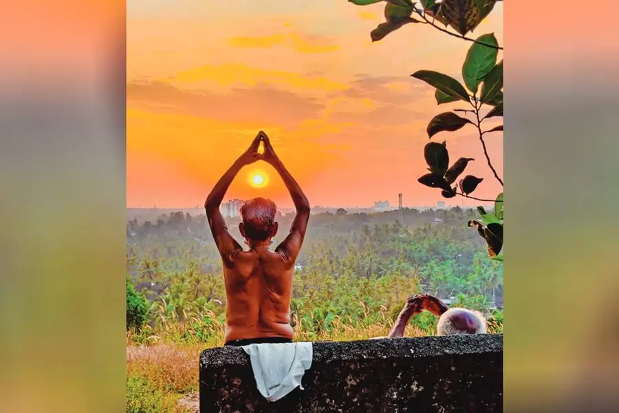 പ്രായത്തിന്റെ അവശതകൾ മറികടക്കാം; മുതിർന്ന പൗരന്മാർക്ക് യോഗയിലൂടെ നേടാം ആരോഗ്യം