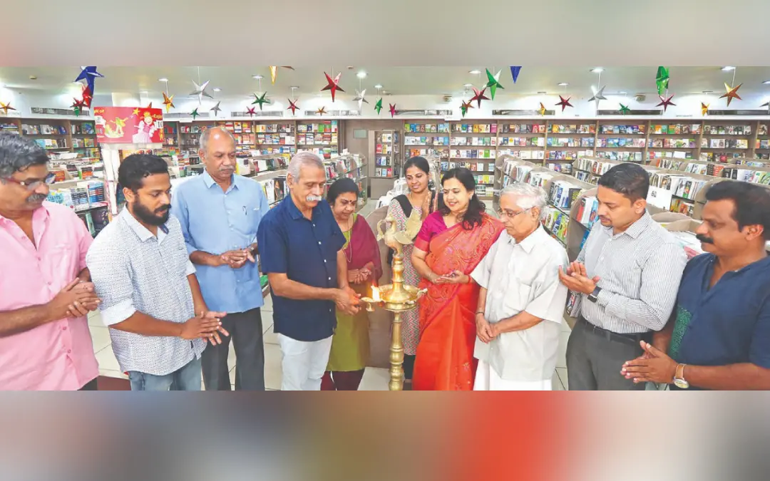 കോഴിക്കോട് രാജാജി റോഡിലെ മാതൃഭൂമി ബുക്സ്സ്റ്റാളിൽ ക്രിസ്മസ് -ന്യൂ ഇയർ പുസ്തകോത്സവം കല്പറ്റ നാരായണൻ ഉദ്ഘാടനം ചെയ്യുന്നു.