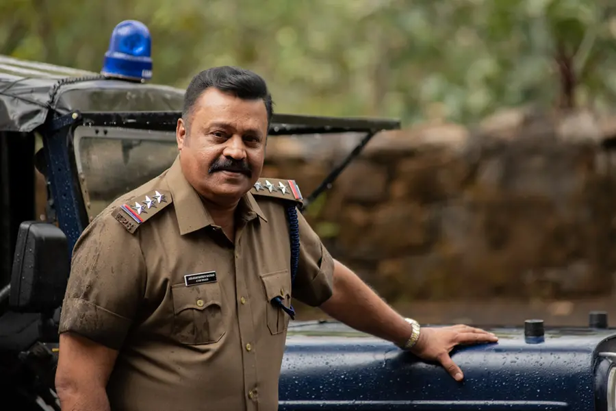 നീയെന്നൊരാളിൽ ചേരുന്ന നാളെണ്ണി ദൂരെ, പാപ്പനിലെ ആദ്യഗാനമെത്തി