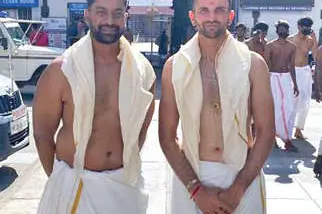 കേശവ് മഹാരാജ് ശ്രീപദ്മനാഭസ്വാമി ക്ഷേത്രദര്‍ശനം നടത്തി