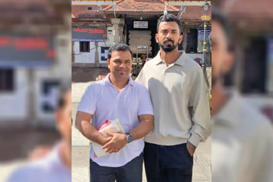 രവി ശാസ്ത്രിയും രാഹുലും ശ്രീപദ്മനാഭസ്വാമി ക്ഷേത്രത്തിലെത്തി