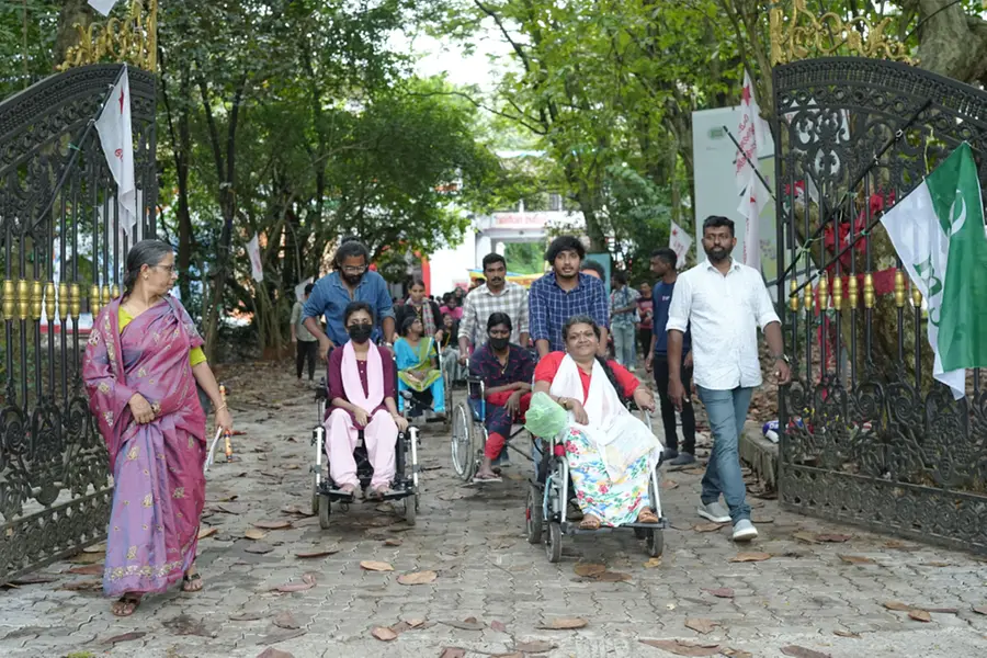 'കൂട്ട്' കൈപിടിച്ചു, അവര് ആദ്യമായി കൊച്ചി കണ്ടു, കാഴ്ചകള് കണ്ടു
