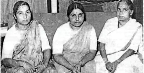 സഹോദരങ്ങളായ സുഗുണ, സ്വര്ണ, കമല