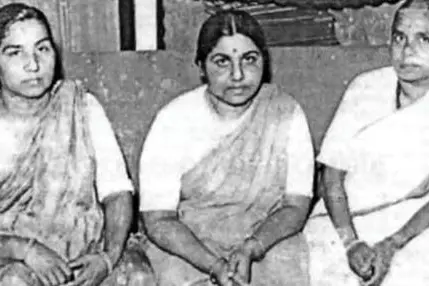 കുഞ്ഞിച്ചിരുതയും മൂന്നു പെണ്കുട്ടികളും