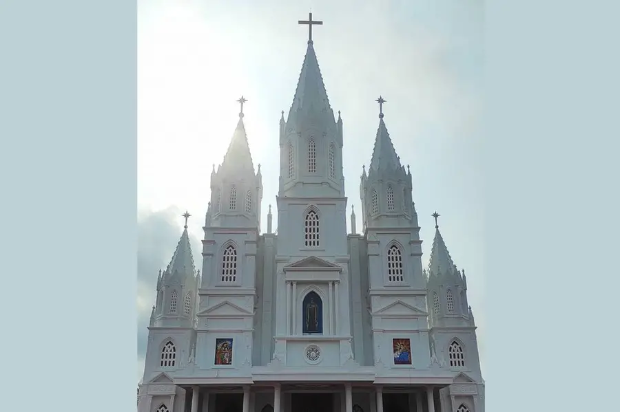 പള്ളി പണിയുടെ കണക്കില് തര്ക്കം; ഇടവകക്കാരെല്ലാം മരിച്ചെന്ന് പറഞ്ഞ് വികാരിയുടെ വക 'മരണക്കുര്ബാന'