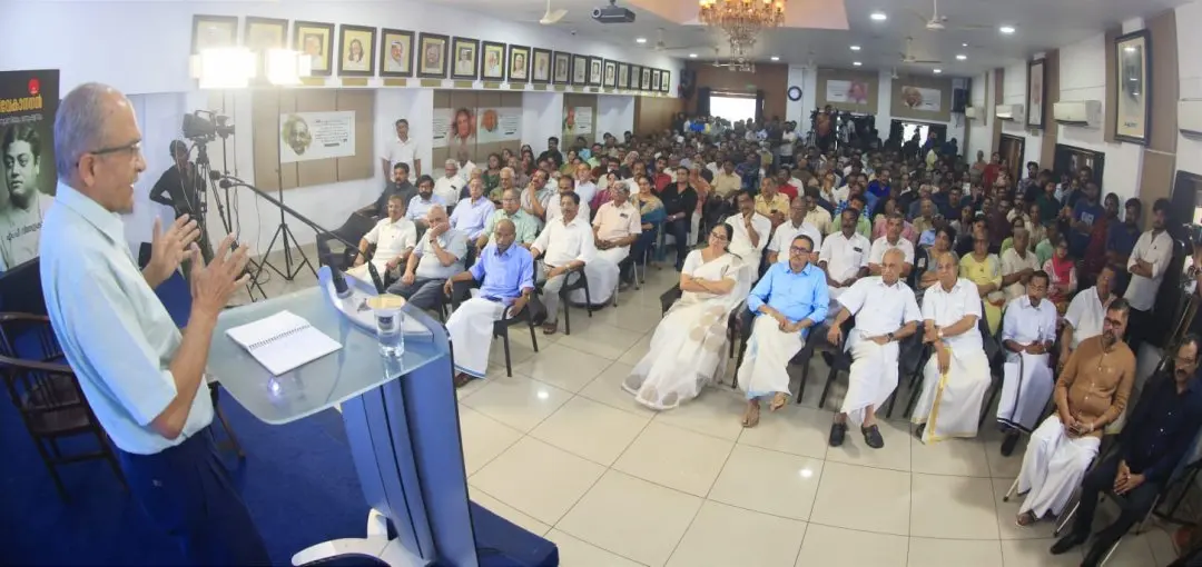 അഡ്വ. പ്രശാന്ത് ഭൂഷണ് എം.പി. വീരേന്ദ്രകുമാര് അനുസ്മരണ പ്രഭാഷണം നടത്തുന്നു | ഫോട്ടോ: കെ. കെ. സന്തോഷ്