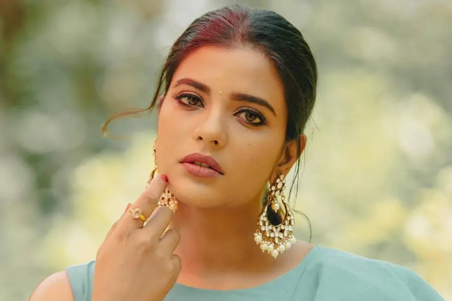വിവാദച്ചുഴിയില്പ്പെട്ട് 'ഫര്ഹാന'; നടി ഐശ്വര്യ രാജേഷിന് പോലീസ് സംരക്ഷണം