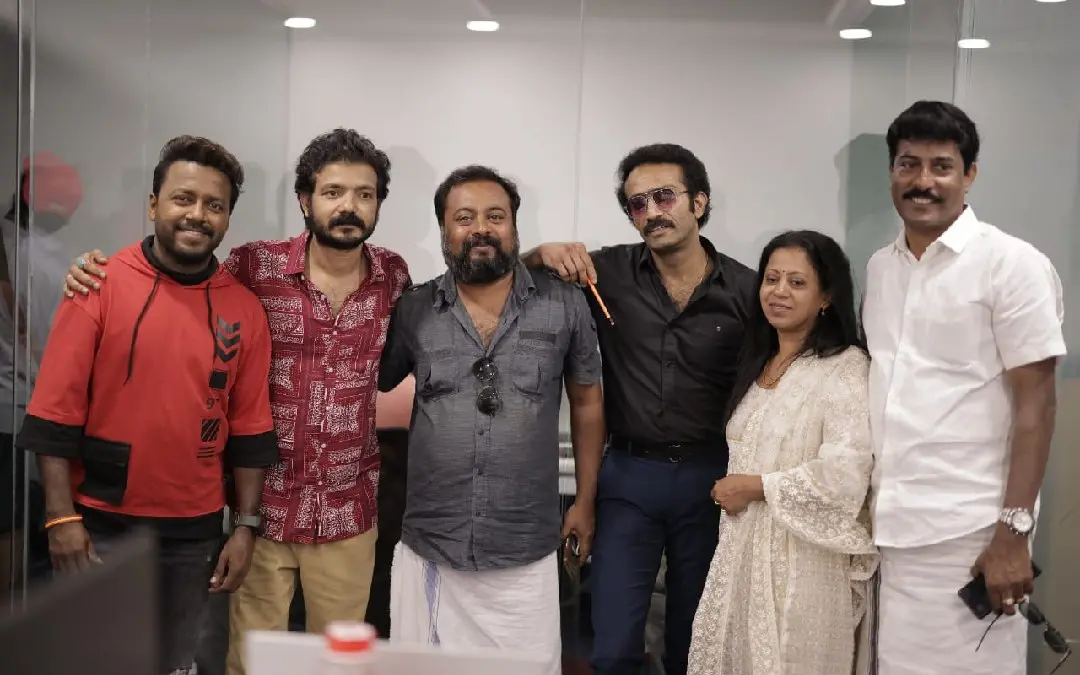 ശ്രീനാഥ് ഭാസി, ഷൈൻ ടോം, വിഷ്ണു ഉണ്ണികൃഷ്ണൻ, സോഹൻ സീനുലാൽ എന്നിവർ നിർമാതാക്കൾക്കൊപ്പം | PHOTO: SPECIAL ARRANGEMENTS