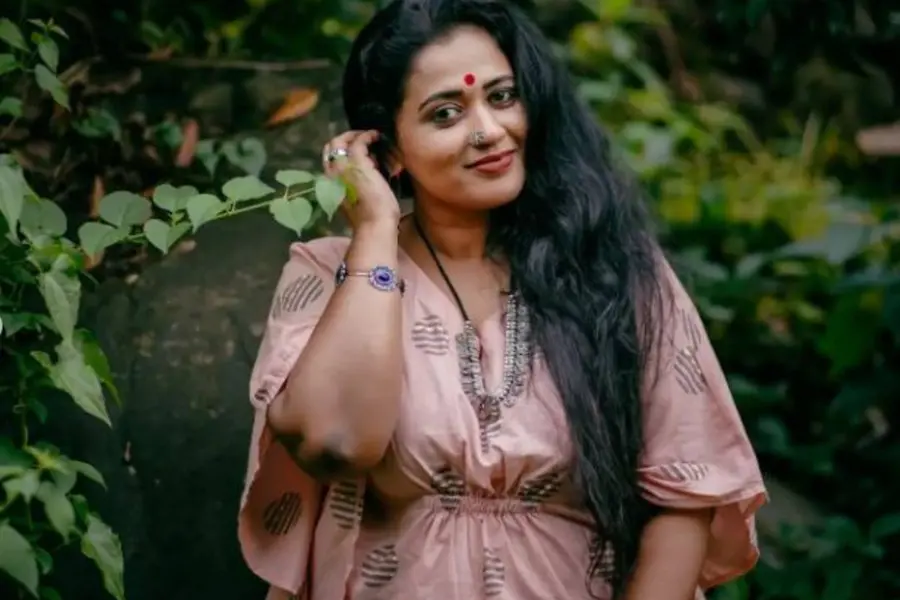 'അഭിനയിക്കുന്നത് കൊണ്ടാണോ സാറിന് ഞങ്ങളെ ഇഷ്ടമല്ലാത്തത്'-രാഷ്ട്രീയ പ്രവര്‍ത്തകന് മഞ്ജുവിന്റെ മറുപടി