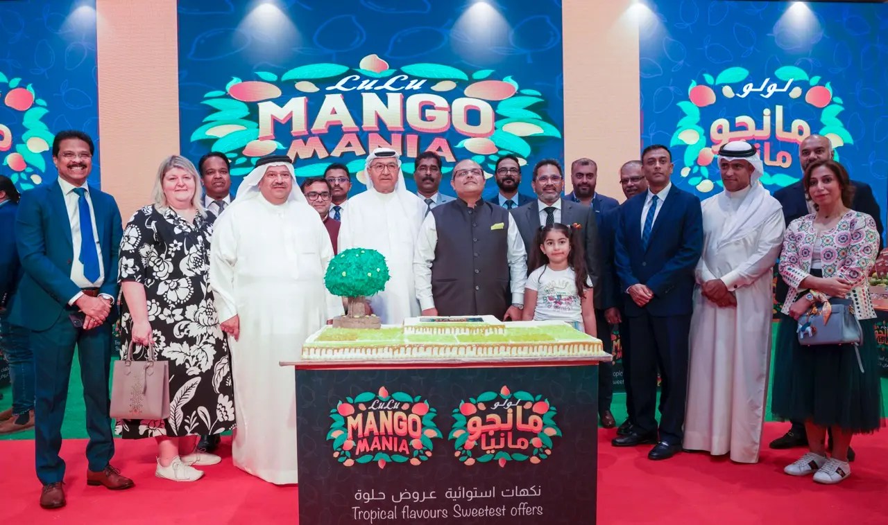 ലുലു ദാനാമാളില് മാംഗോ ഫെസ്റ്റിവല് ഉദ്ഘാടന ചടങ്ങില് ഇന്ത്യന് അംബാസഡര് പിയൂഷ് ശ്രീവാസ്തവ അതിഥികള്ക്കൊപ്പം