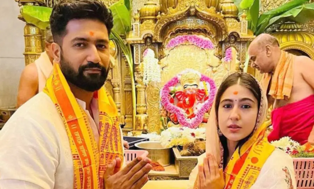 സിദ്ധിവിനായക ക്ഷേത്രത്തില്‍ ദര്‍ശനം നടത്തിയ വിക്കി കൗശാലും സാറാ അലിഖാനും
