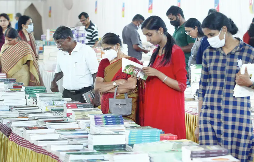 പാലക്കാട് ഇന്ഡോര് സ്റ്റേഡിയത്തില് നടക്കുന്ന 'മാതൃഭൂമി' മെഗാ ബുക് ഫെയറില്നിന്ന്