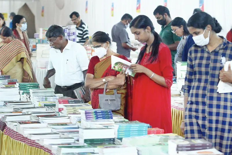 ആഴമേറിയ വായനയ്ക്ക് ആധ്യാത്മിക പുസ്തകങ്ങള് 'മാതൃഭൂമി' മെഗാ ബുക്ഫെയറില്