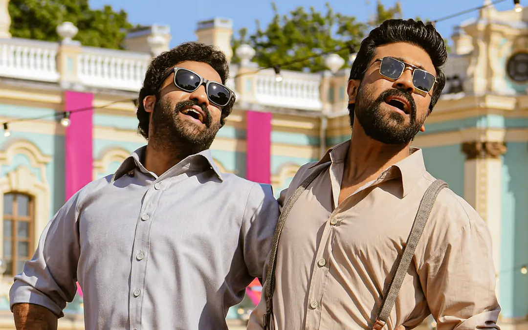നാട്ടു നാട്ടു ഗാനരംഗത്തിൽ ജൂനിയർ എൻ.ടി.ആറും രാംചരൺ തേജയും | ഫോട്ടോ: www.facebook.com/RRRMovie
