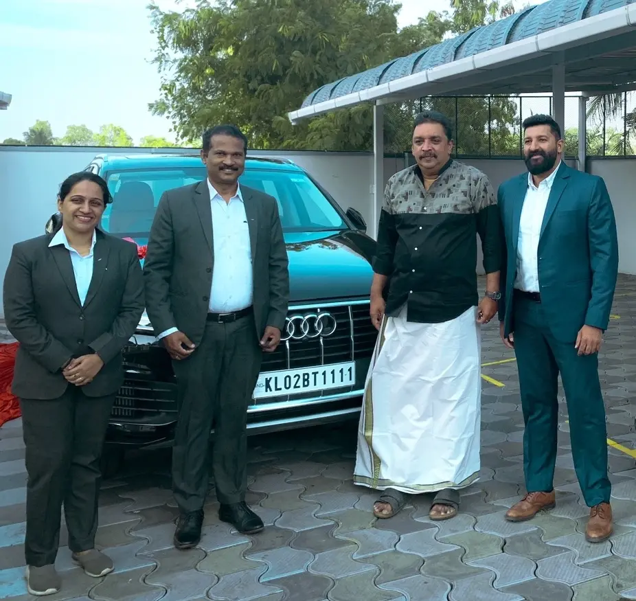 ഷിബു ബേബി ജോണ്‍ പുതിയ കാറിനൊപ്പം | Photo: Audi Kochi