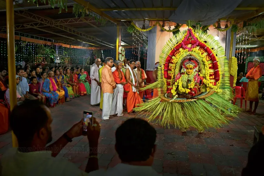 'ദേവരും ഞാനേ... ദൈവവും ഞാനേ...'; കാന്താരയിലെ പഞ്ചുരുളിക്കോലത്തെ തേടി തുളുമണ്ണിലേക്ക്