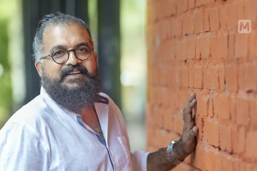 സിനിമയിലെ സ്കൂൾ വിദ്യാർത്ഥിയാണ് ഞാൻ, ബറോസ് ചെയ്തപ്പോൾ കോളേജിലെത്തിയതുപോലെ -സന്തോഷ് രാമൻ