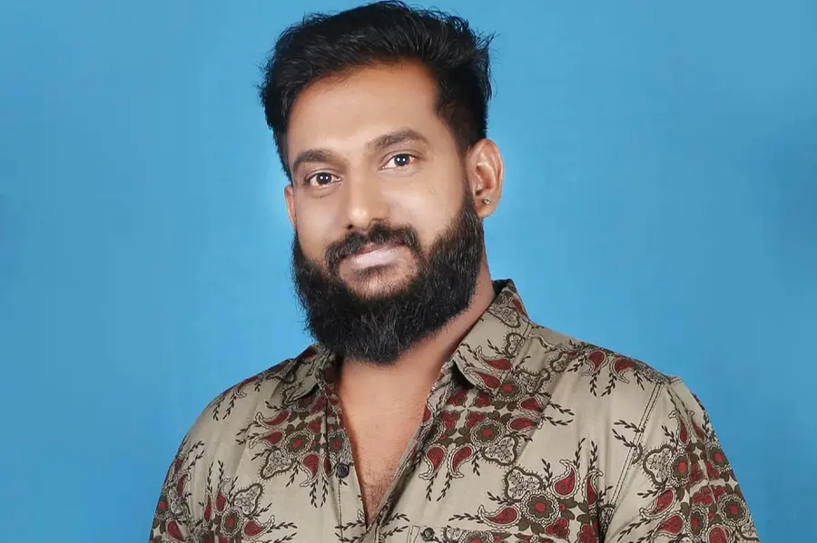 'ഒരു വൃക്ക ദാനംചെയ്താലെന്താ, ഒന്നുമതിയല്ലോ ജീവിക്കാന്?'; അപരിചിതയ്ക്ക് വൃക്ക ദാനം ചെയ്ത് മണികണ്ഠന്