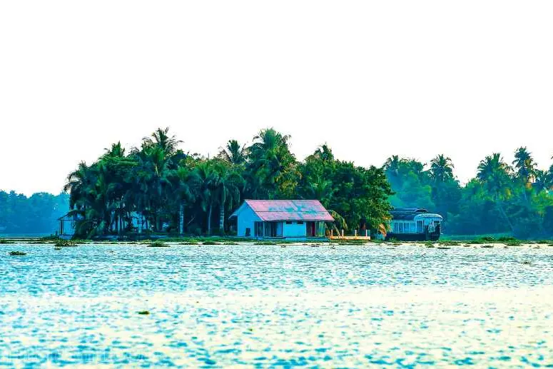 നാഷണല് ജ്യോഗ്രഫിക് മാസിക പോലും പറഞ്ഞു; 'കാക്കത്തുരുത്തിലെ സൂര്യാസ്തമയം കണ്ടറിയണം'