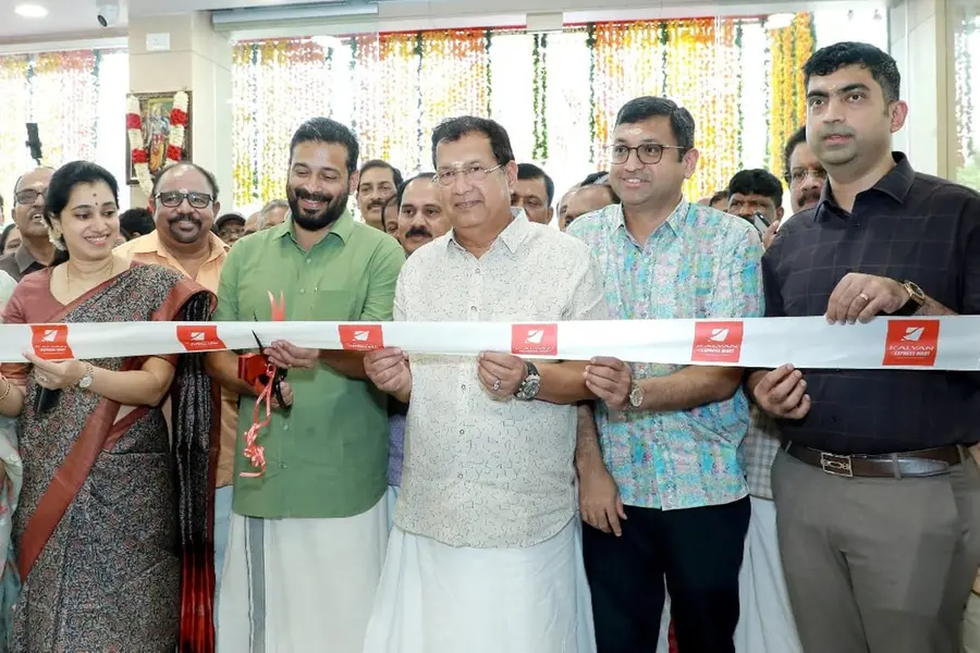 മുളങ്കുന്നത്തുകാവിൽ പുതിയ ഷോപ്പിംഗ് വിസ്മയം, കല്യാൺ എക്സ്പ്രസ്സ് മാർട്ട് ഉദ്ഘാടനം ചെയ്തു