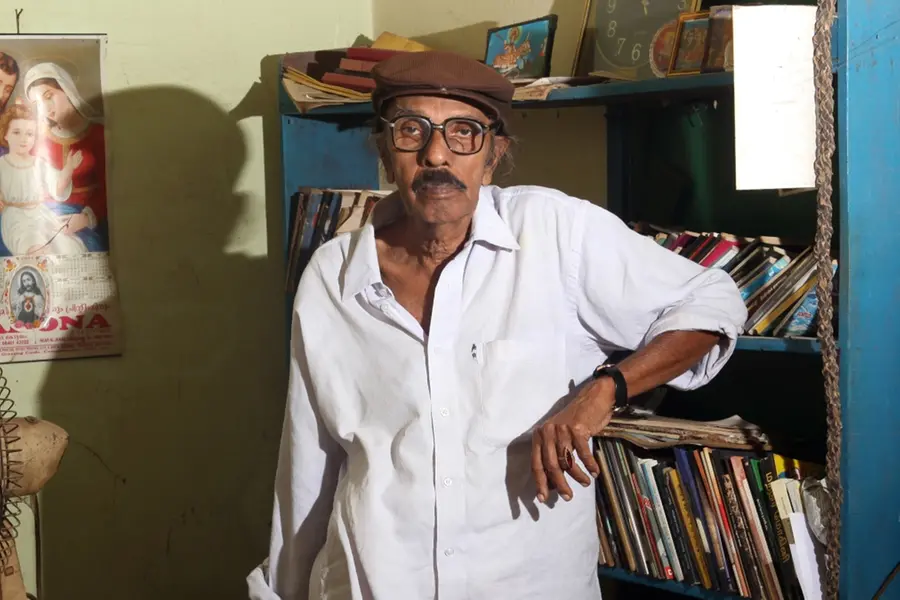 'ക്ലാസില്‍ കസേരയിലിരിക്കില്ല, ആഫ്രിക്കയെപ്പറ്റിയും ആമസോണിനെപ്പറ്റിയുമൊക്കെ തനിമയോടെ വിവരിക്കും'