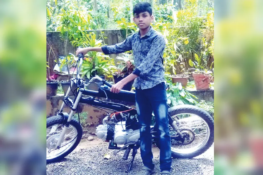 യൂട്യൂബില്‍ നോക്കി പണിപഠിച്ചു; സ്വന്തമായി സൈക്കിള്‍ബൈക്ക് നിര്‍മിച്ച് പതിന്നാലുകാരന്‍