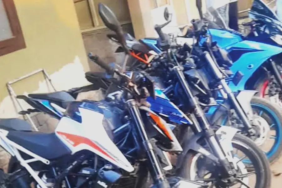 ബൈക്ക് ഓട്ടം 170 കി.മീ വേഗത്തില്; അഭ്യാസത്തിനിറങ്ങിയ സൂപ്പര് ബൈക്കുകള് പിടിച്ചെടുത്ത് എം.വി.ഡി.