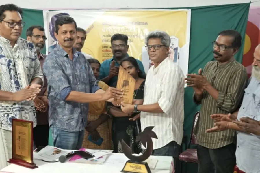 ആറ്റുമാലി പുരസ്‌കാരം സമ്മാനിച്ചു