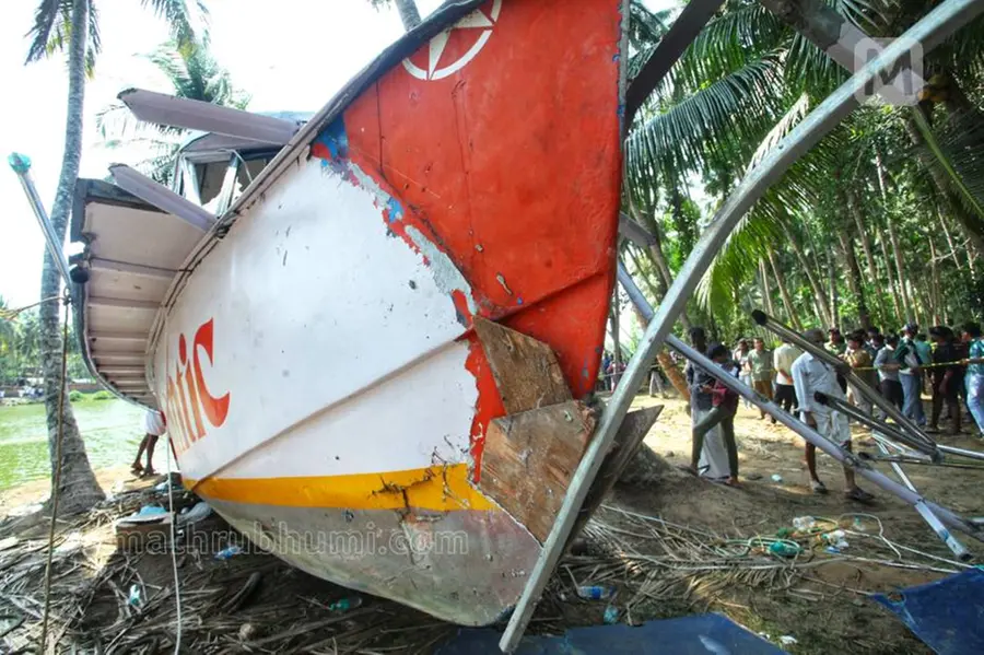 താനൂര് ബോട്ട് ദുരന്തം; രണ്ട് പോര്ട്ട് ഉദ്യോഗസ്ഥര് അന്വേഷണ സംഘത്തിന്റെ കസ്റ്റഡിയില്