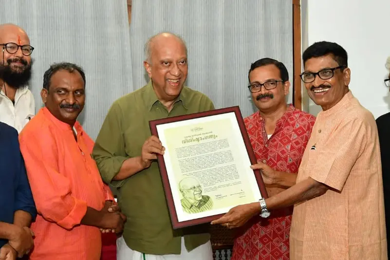 കേരള കാർട്ടൂൺ അക്കാദമി വിശിഷ്ടാംഗത്വം തോമസ് ജേക്കബിന് സമ്മാനിച്ചു