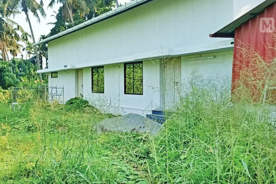 വയലാര് - ദേവരാജന് സ്മാരക ഹാള് കാടുകയറി നശിക്കുന്നു