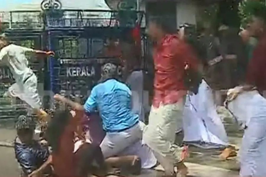 വിദ്യയെ അറസ്റ്റ് ചെയ്യാത്തതില് പ്രതിഷേധം; എബിവിപി മാര്ച്ചില് സംഘര്ഷം, പോലീസ് ലാത്തിവീശി