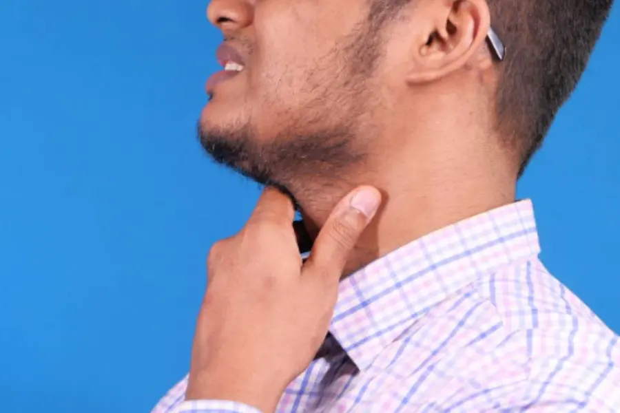 തൊണ്ടയിൽ എന്തോ തടയുന്നതായി തോന്നാറുണ്ടോ? കാരണം ഇതാവാം