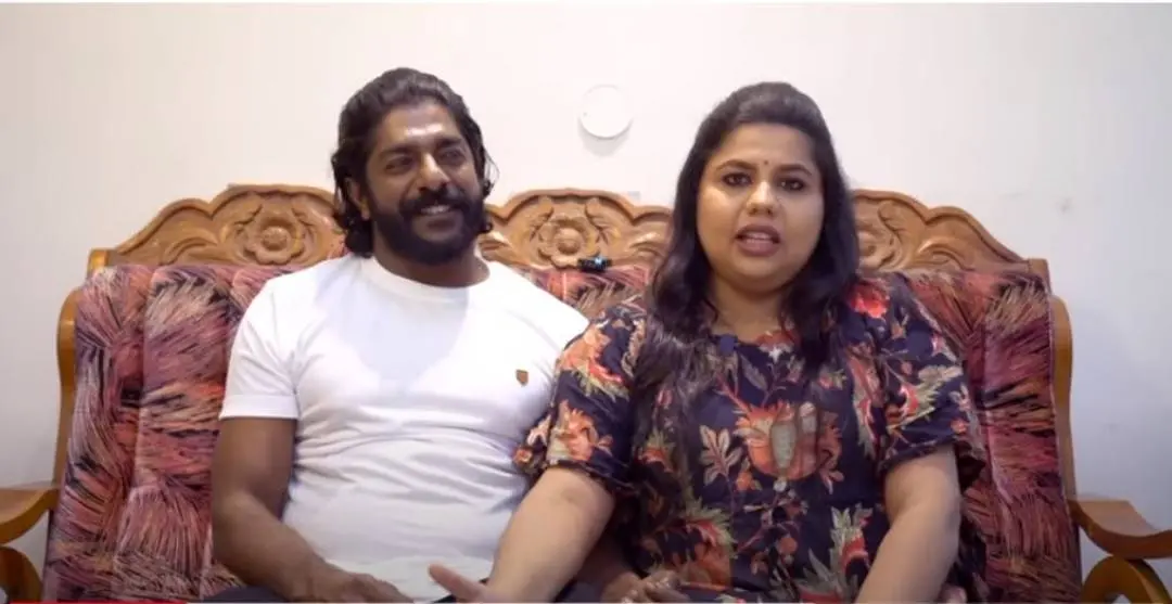 സ്നേഹയും ശ്രീകുമാറും | Photo: youtube/ sneha sreekumar