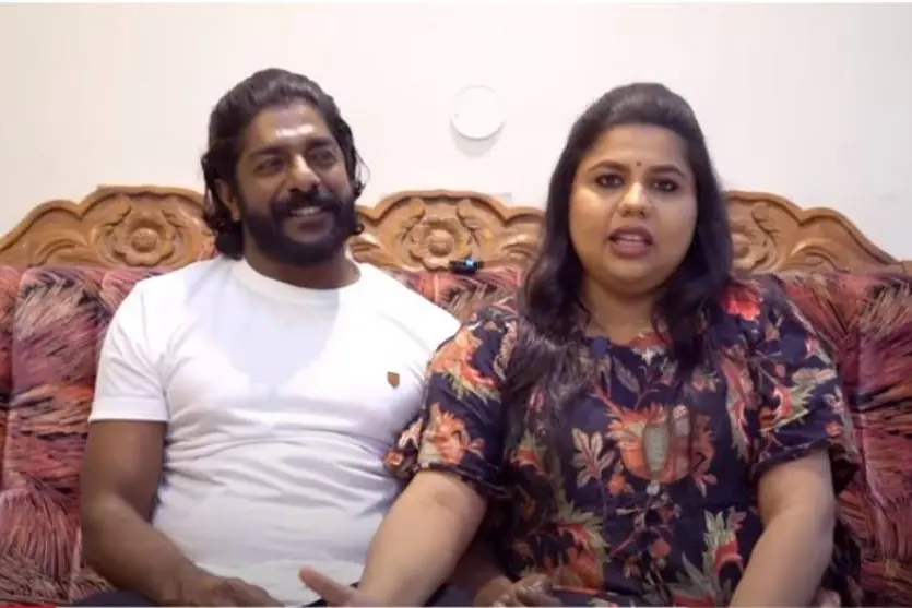 'പ്രസവ സമയത്ത് ശ്രീ ആശുപത്രിയില് എത്തിയില്ല' ; വിശേഷങ്ങള് പങ്കുവെച്ച് സ്നേഹയും ശ്രീകുമാറും