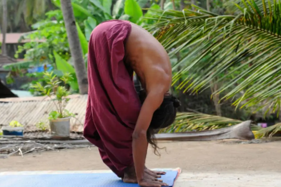 ശരീരത്തിന്റെ എല്ലാം ഭാഗങ്ങൾക്കും വ്യായാമം ലഭിക്കാൻ സൂര്യനമസ്കാരം; ചെയ്യേണ്ട വിധം