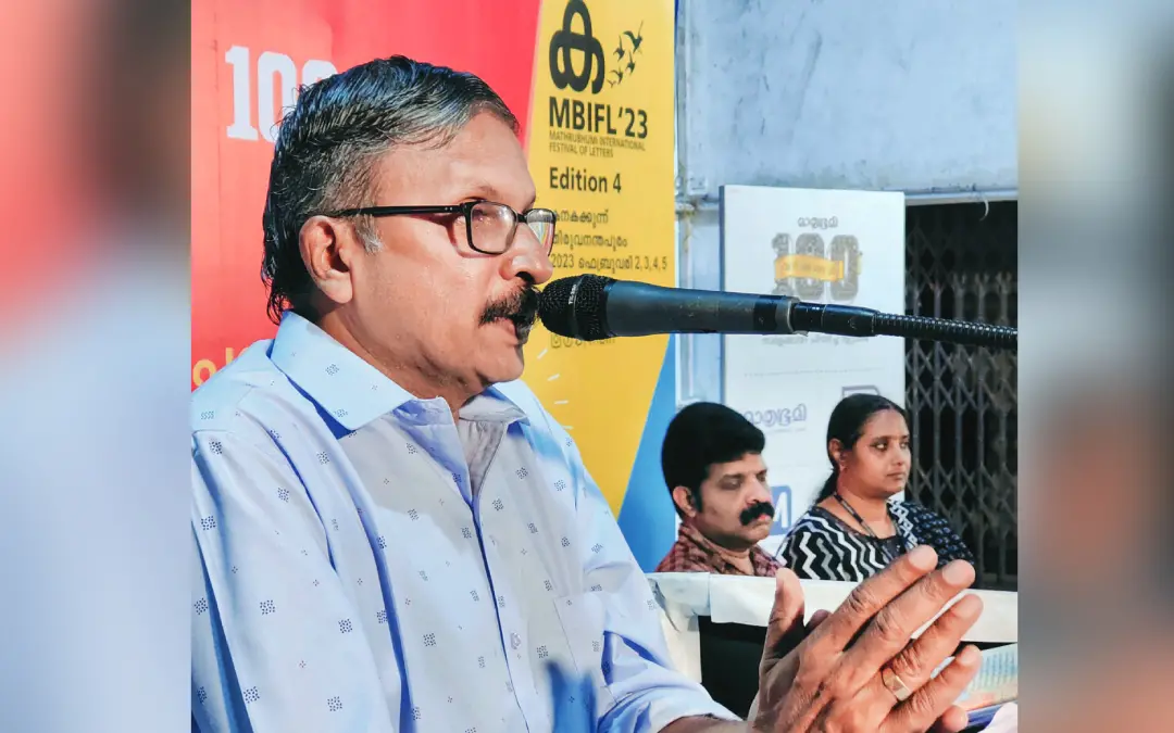 തൃപ്പണിത്തുറ ലായം കൂത്തമ്പലത്തില് എഴുത്തുകാരന് കെ.ബി. പ്രസന്നകുമാര് സംസാരിക്കുന്നു. ചീഫ് റിപ്പോര്ട്ടര് സിറാജ് കാസിം, മാതൃഭൂമി റീജണല് മാനേജര് പി. സിന്ധു എന്നിവര് സമീപം.