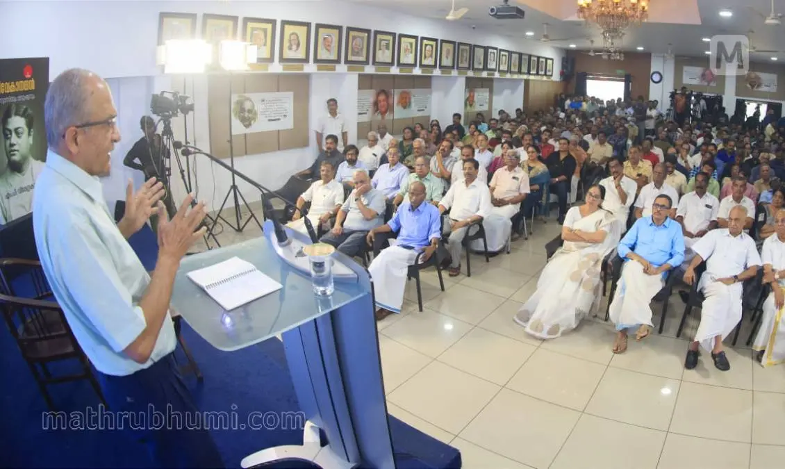 അഡ്വ പ്രശാന്ത് ഭൂഷൺ എം.പി. വീരേന്ദ്ര കുമാർ അനുസ്മരണ പ്രഭാഷണം നടത്തുന്നു | ഫോട്ടോ: കെ.കെ. സന്തോഷ്